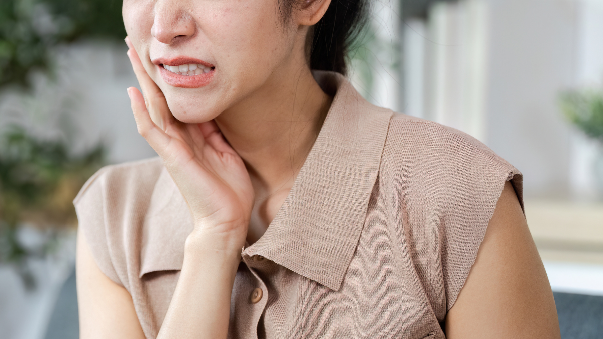 girl touching her jaw